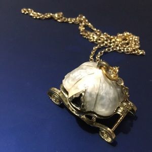 NWOT pumpkin carriage long necklace